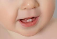 poussée de dents de bébés